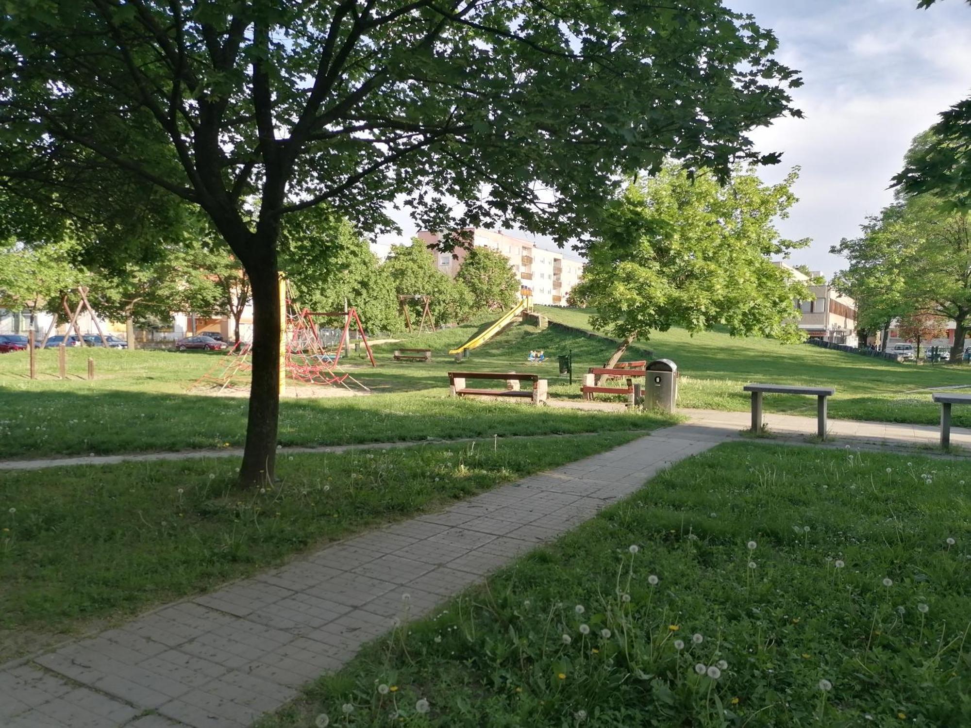 Central Park Apartman Szekszárd Esterno foto