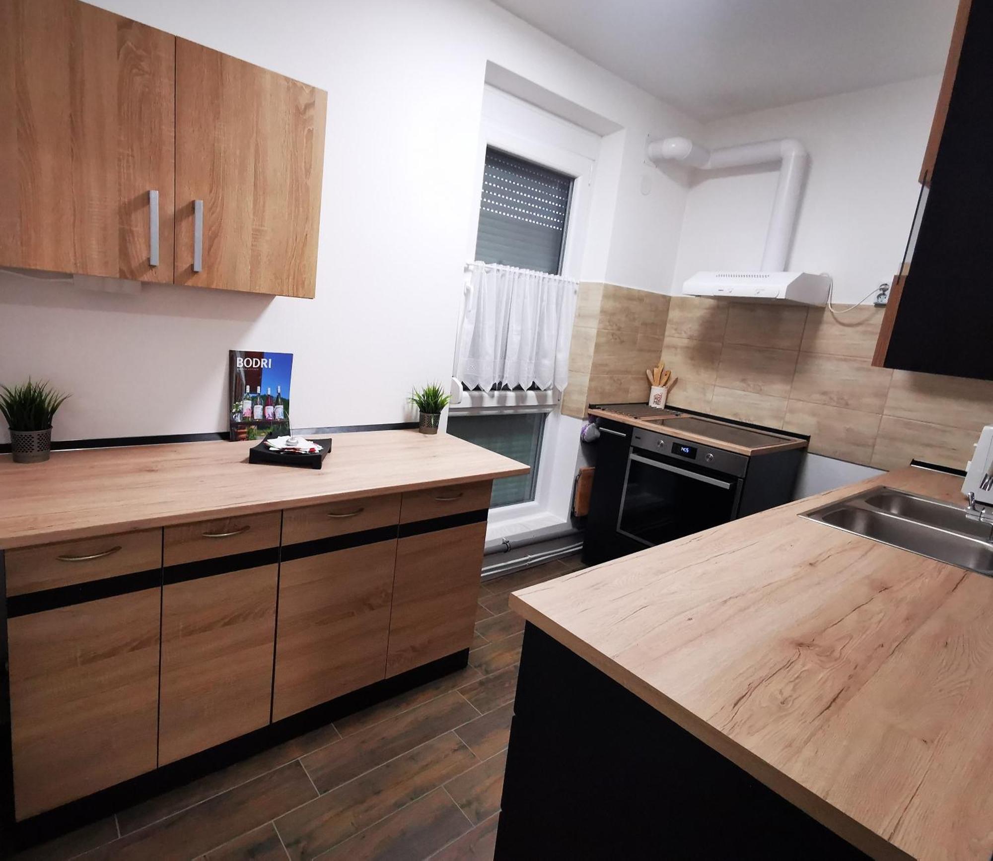 Central Park Apartman Szekszárd Esterno foto
