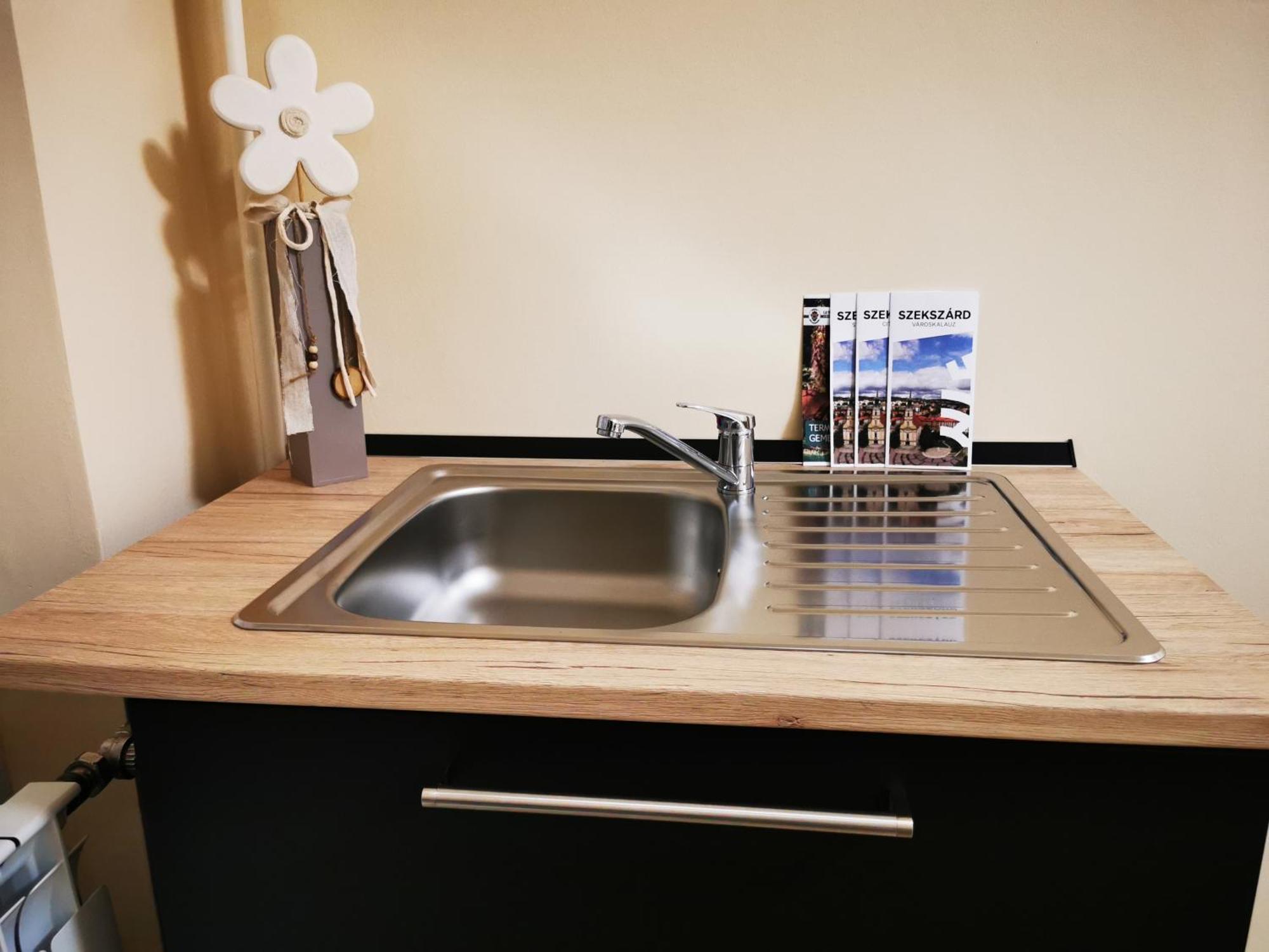 Central Park Apartman Szekszárd Esterno foto