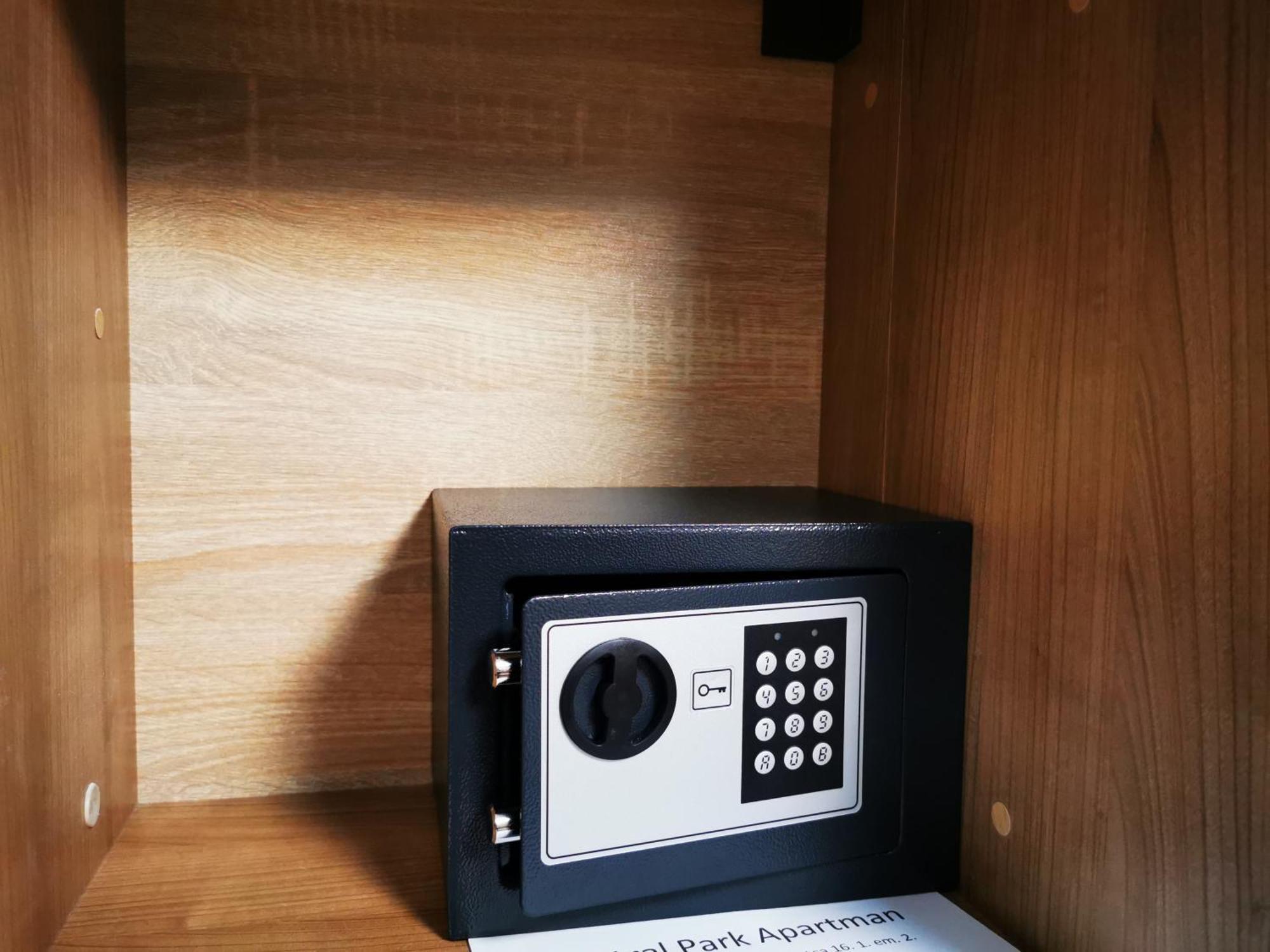 Central Park Apartman Szekszárd Esterno foto