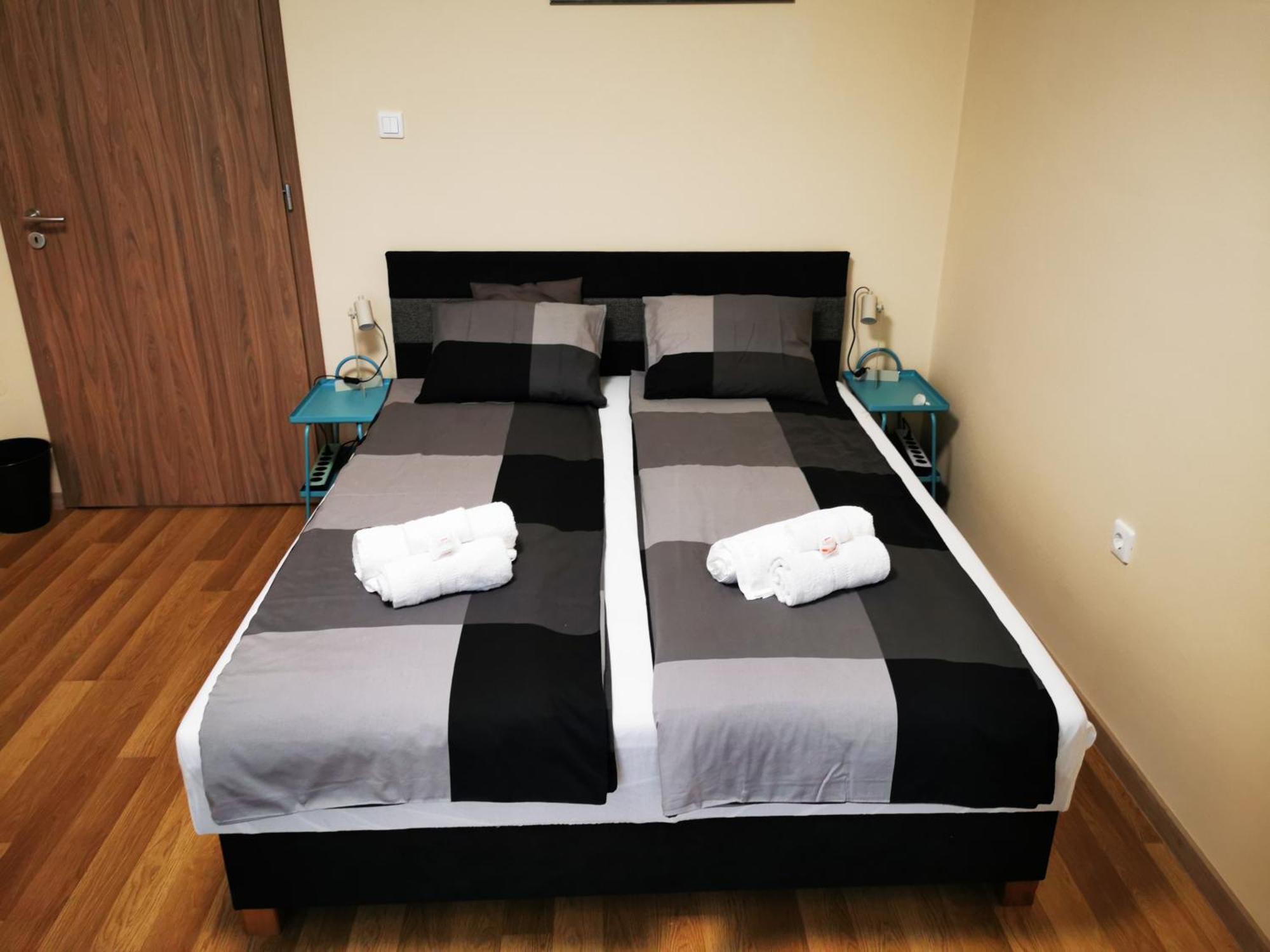 Central Park Apartman Szekszárd Esterno foto