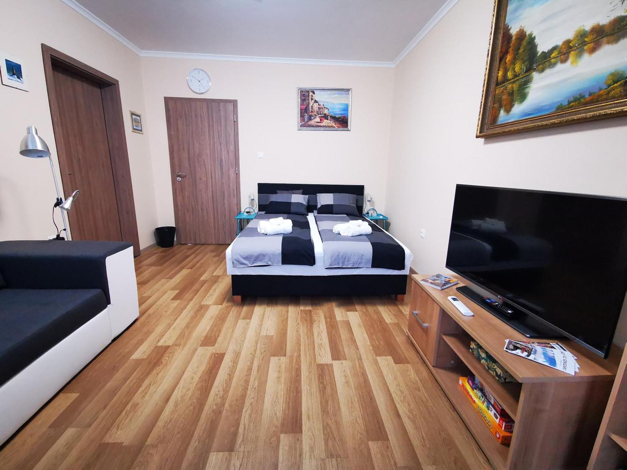 Central Park Apartman Szekszárd Esterno foto